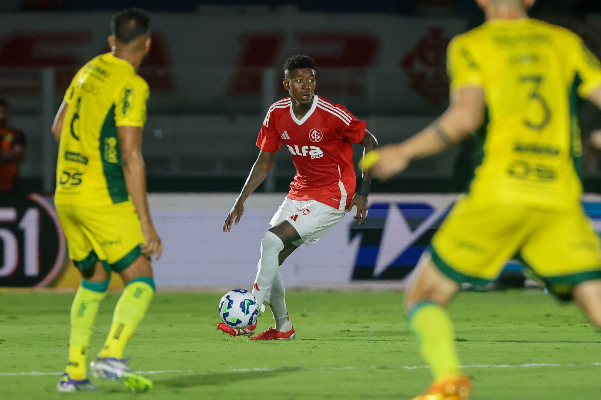 Inter é derrotado pelo Mirassol e segue ameaçado pela zona de rebaixamento