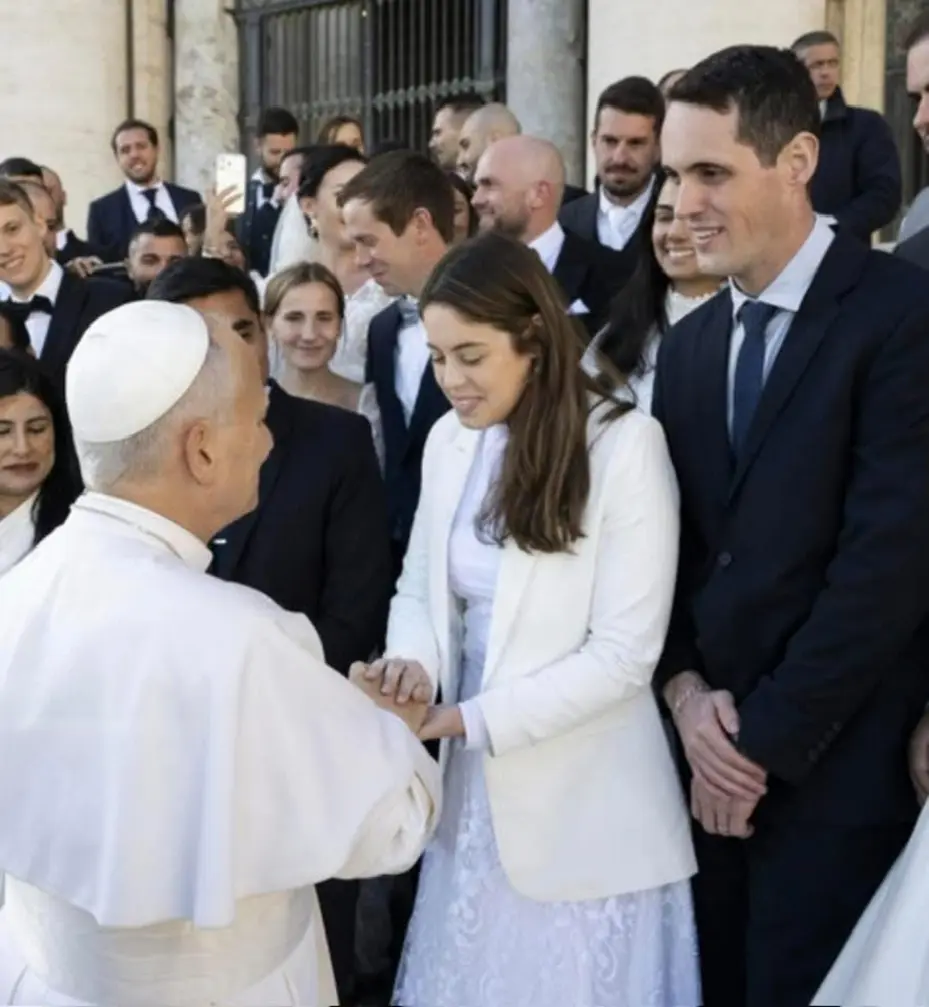 Casal de Encantado recebe bênção do Papa Leão XIV no Vaticano