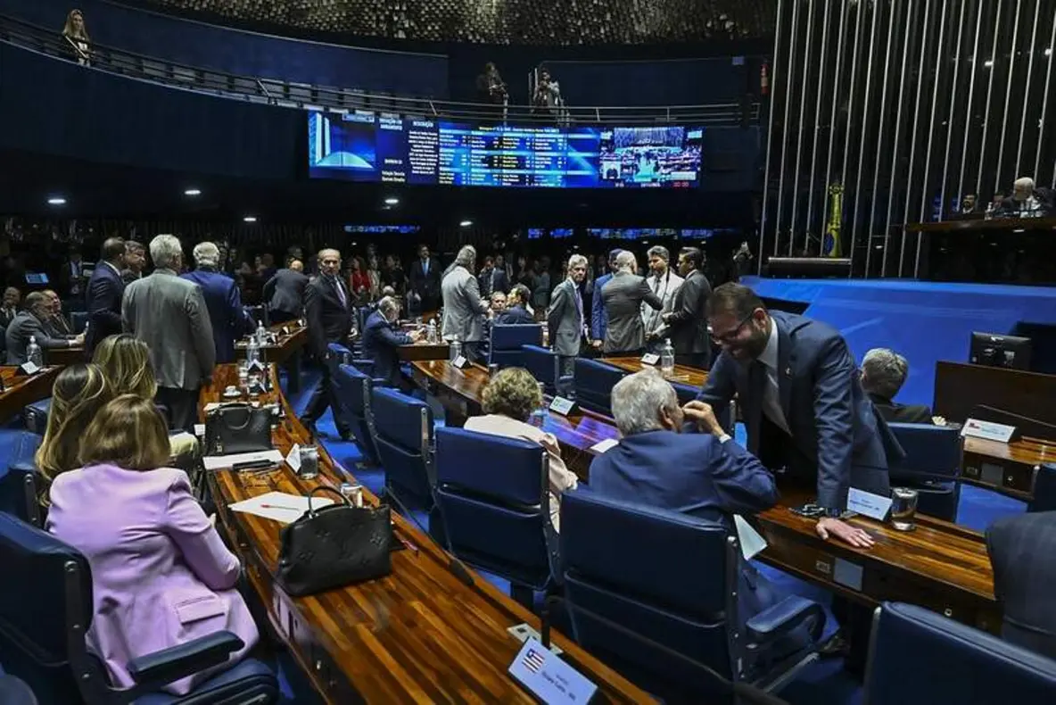 Anistia aos condenados por tentativa de golpe aumenta pressão política
