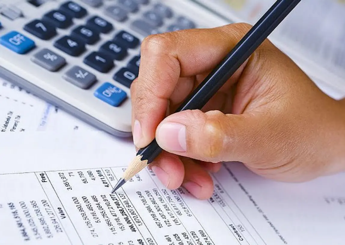 Mercado financeiro revisa inflação e PIB para 2025 e 2026