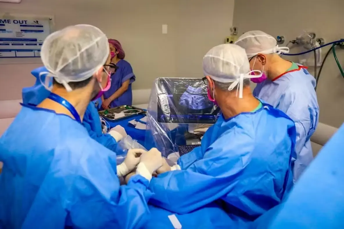 Médicos realizam cirurgia inédita no coração de feto de 29 semanas no RS