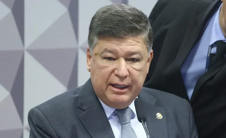 Senador Carlos Viana passa por cirurgia bem-sucedida para retirada de tumor no estômago