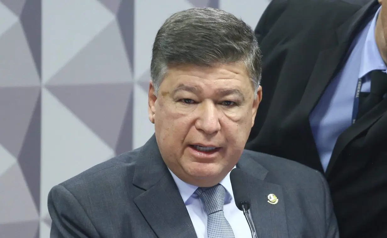 Senador Carlos Viana passa por cirurgia bem-sucedida para retirada de tumor no estômago