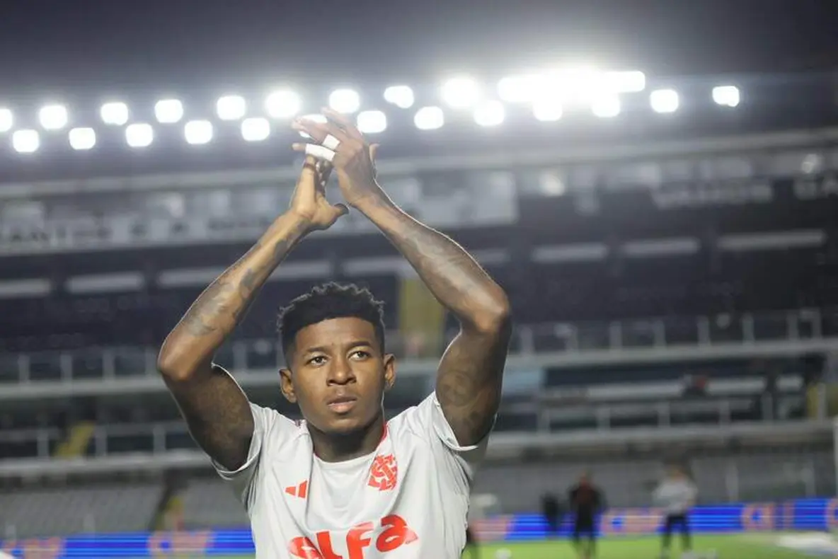 Inter rejeita oferta do Flamengo por Vitão em meio à urgência financeira