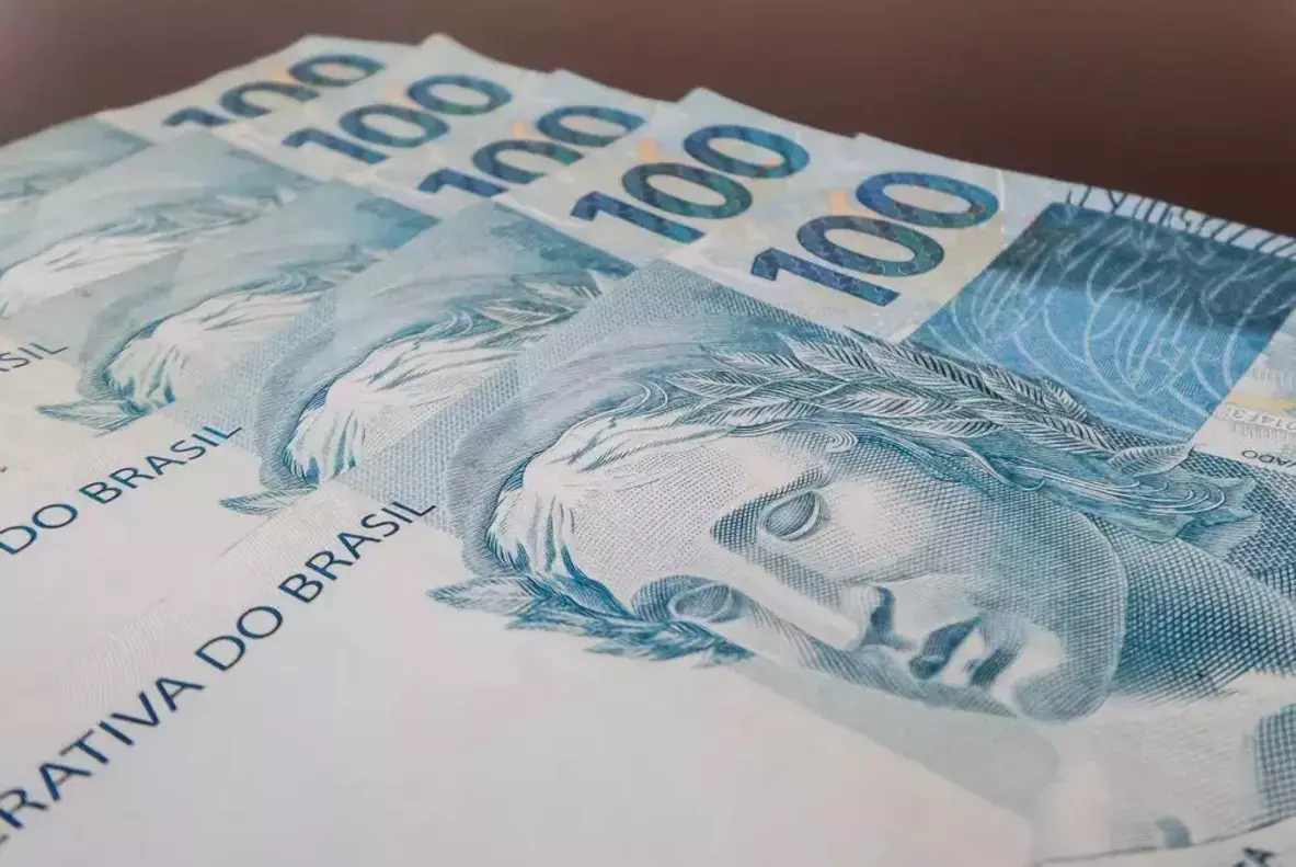 Salário mínimo será de R$ 1.621 em 2026 com reajuste de R$ 103
