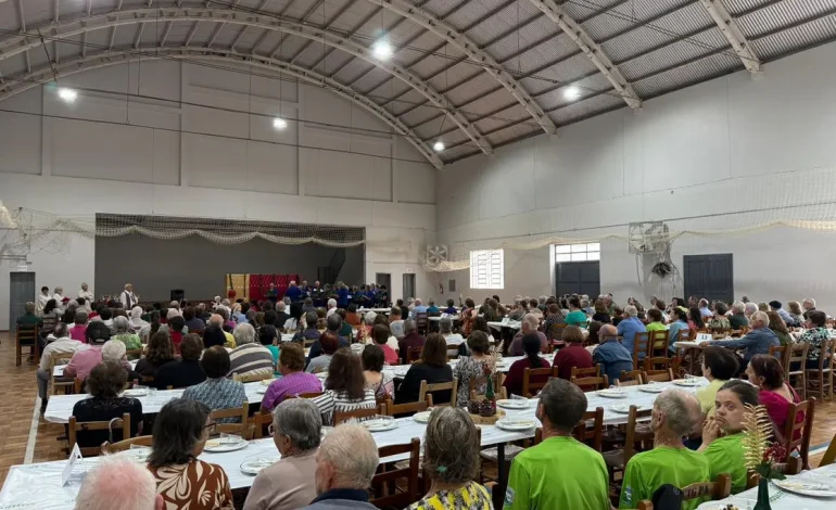Confraternização reúne cerca de 450 idosos em evento em Relvado
