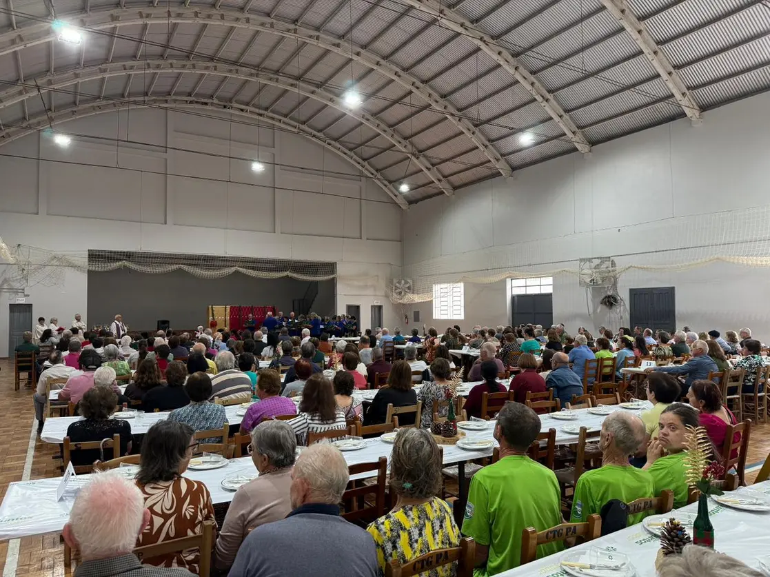 Confraternização reúne cerca de 450 idosos em evento em Relvado
