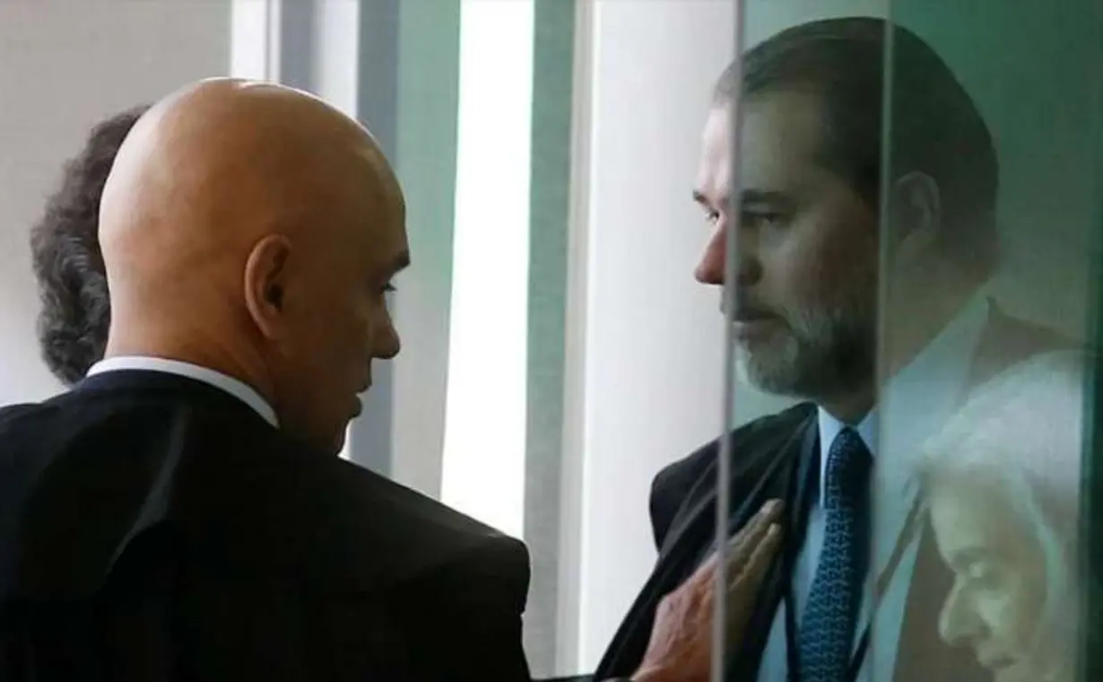 Senador e jornalista destacam possível prisão de ministro de tribunal superior