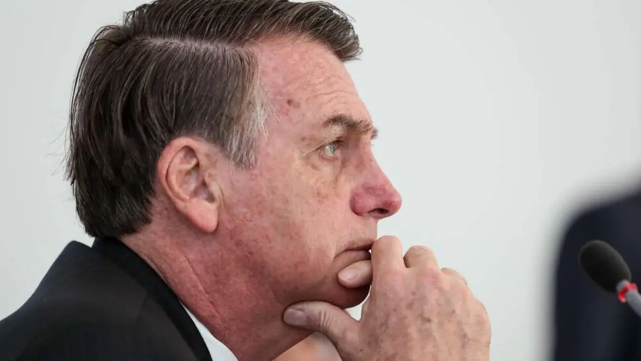 Bolsonaro: Cirurgia de hérnia e risco de novo procedimento