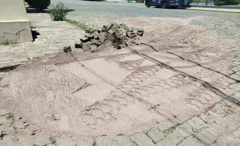 Corsan conserta vazamento na Bortolo Sechi em Encantado