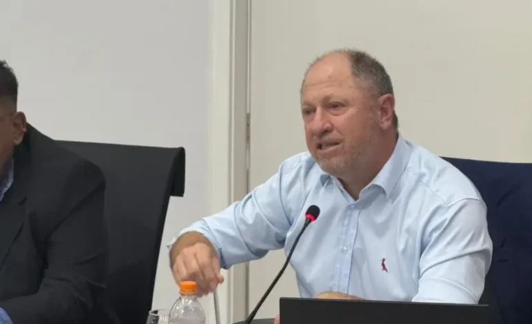 Encantado: Câmara aprova moção de repúdio contra ativista Rodrigo Maroni