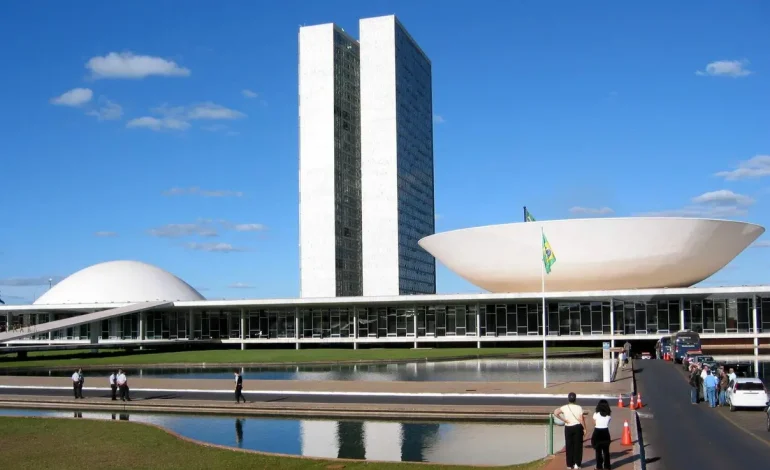 Universidades federais enfrentam cortes orçamentários que ameaçam ensino e assistência estudantil em 2026