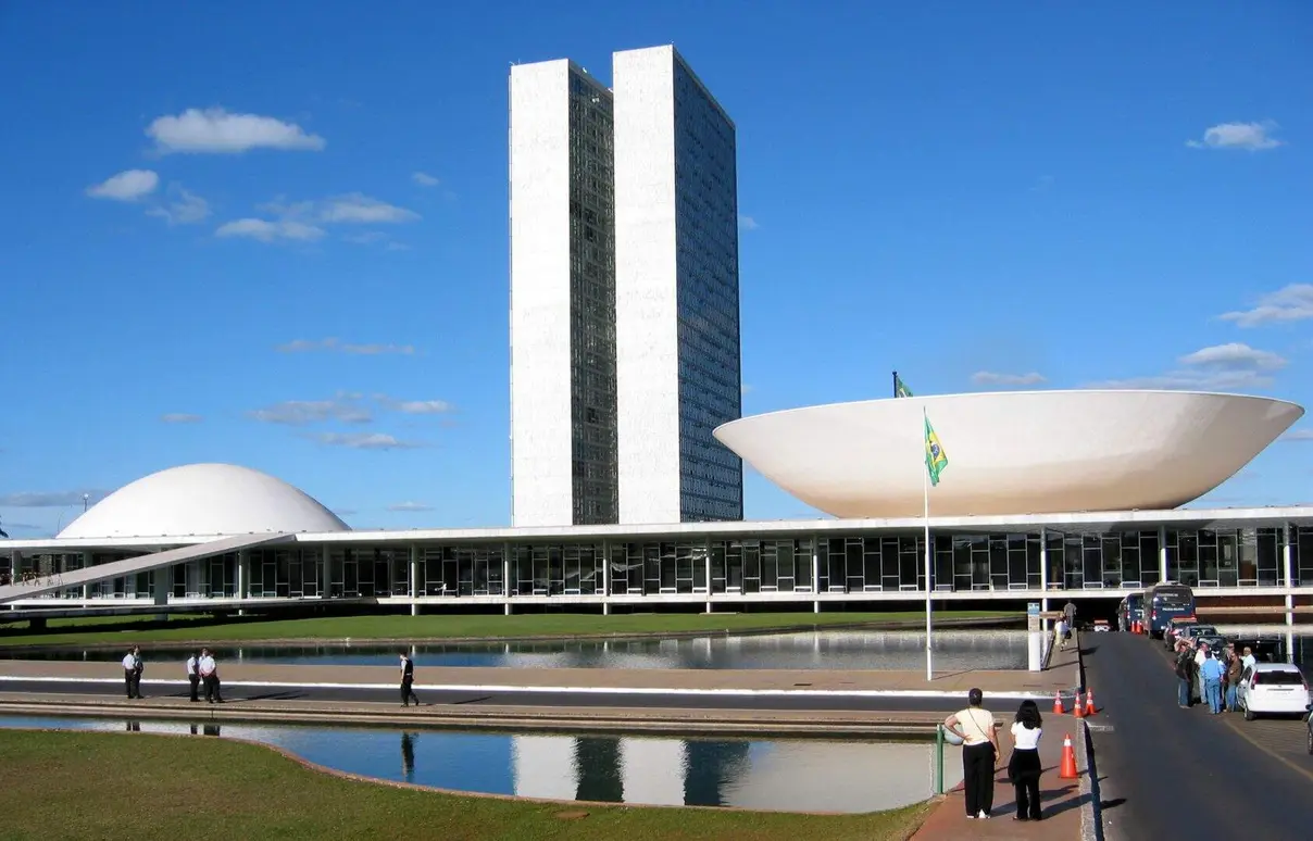 Universidades federais enfrentam cortes orçamentários que ameaçam ensino e assistência estudantil em 2026