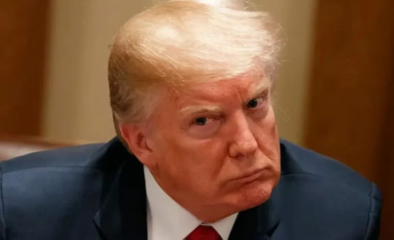 Trump mistura votos de Natal com ataques políticos em mensagem polêmica