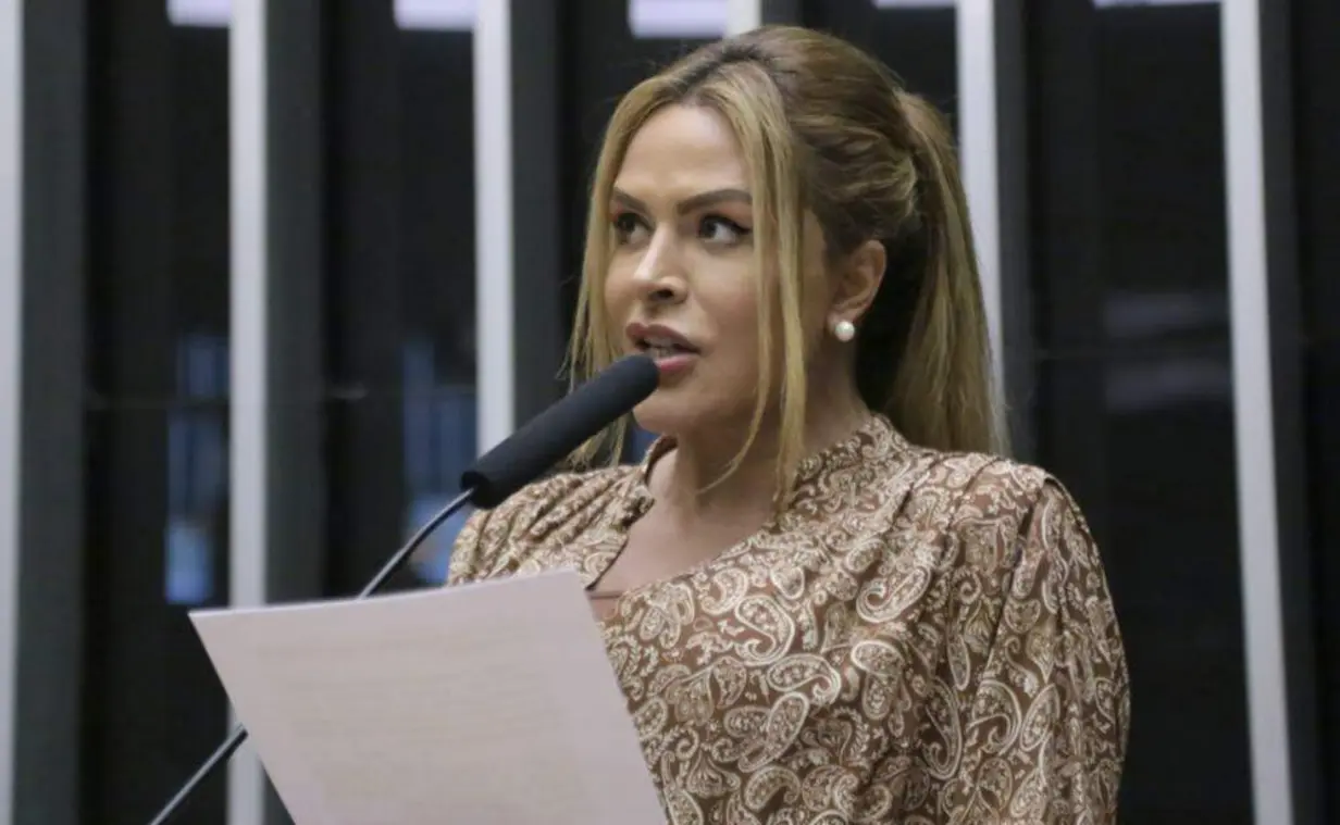Inscrição vetada a bacharéis condenados e principais destaques políticos