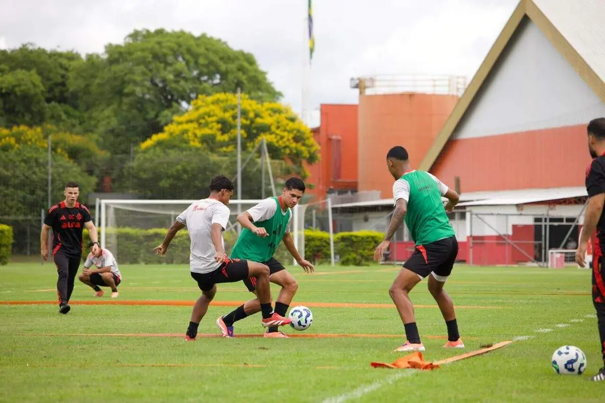 Inter intensifica preparação para o Gaúcho 2026 e negocia saída de Vitão