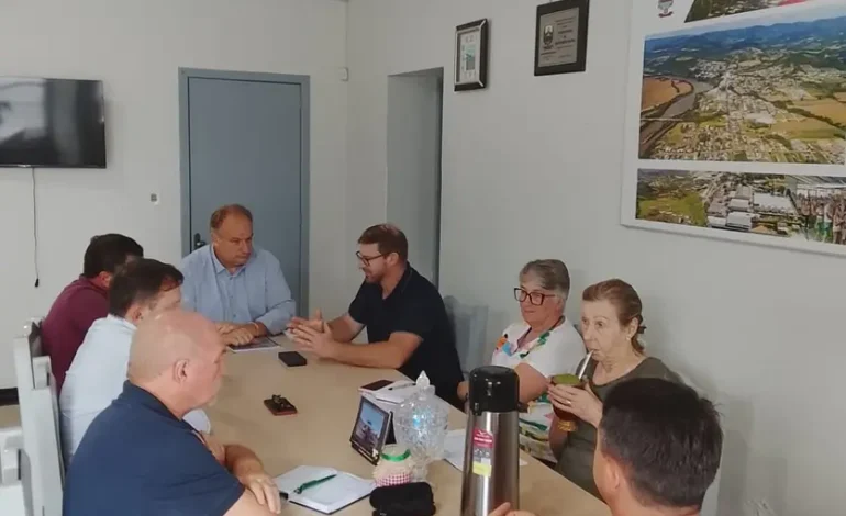 Prefeito de Roca Sales alinha prioridades e faz balanço de 2025 com secretariado