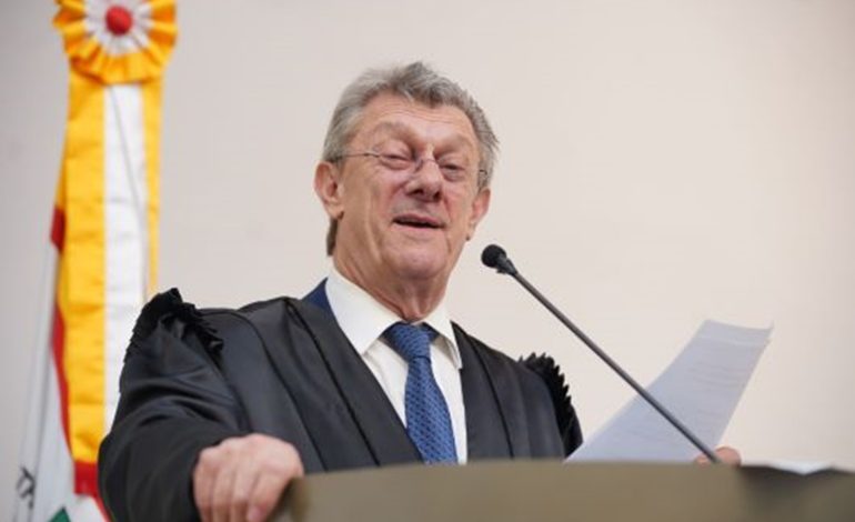 Conselheiro Iradir Pietroski é empossado presidente do TCE-RS