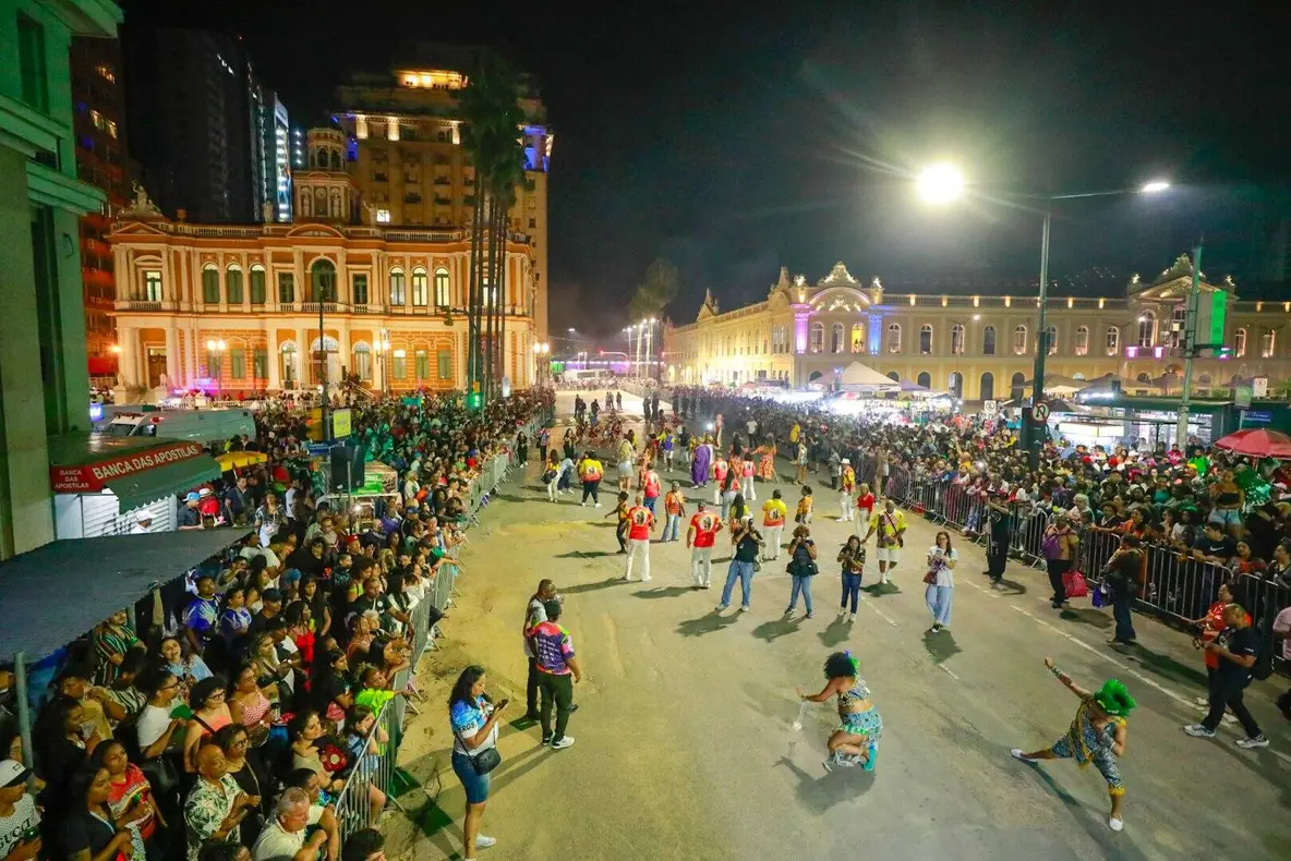 Descida da Borges marca início do Carnaval 2026 em Porto Alegre