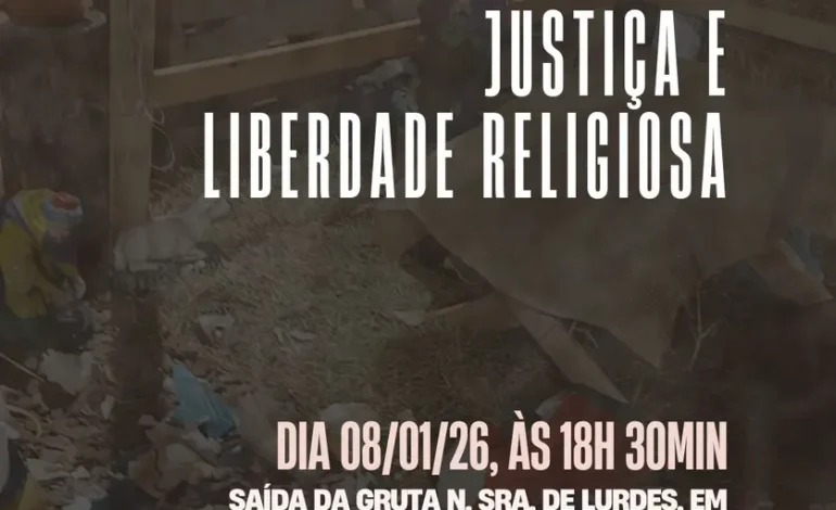 Encantado realiza procissão luminosa em defesa da fé contra vandalismo