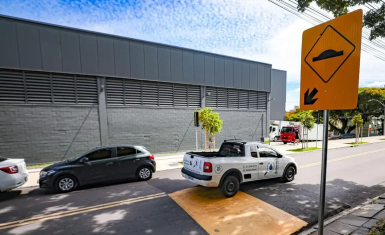 Porto Alegre instala 147 lombadas físicas em 2025
