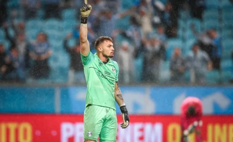 Grêmio garante goleiro Gabriel Grando até 2029