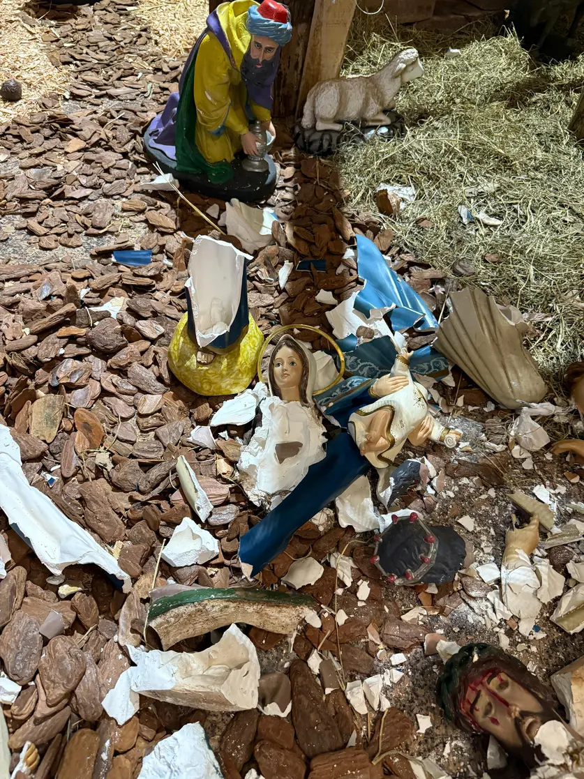 Vandalismo a templos fere a comunidade e a história