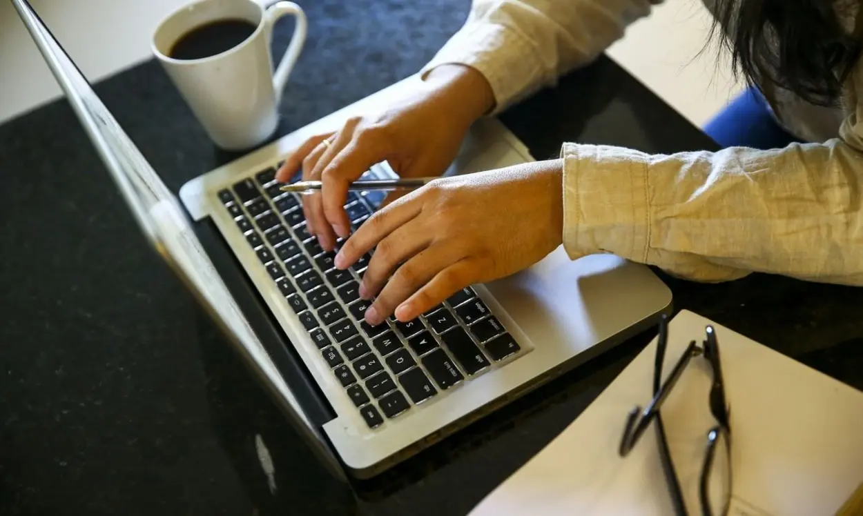 Afastamentos por burnout disparam e pressionam a Previdência Social
