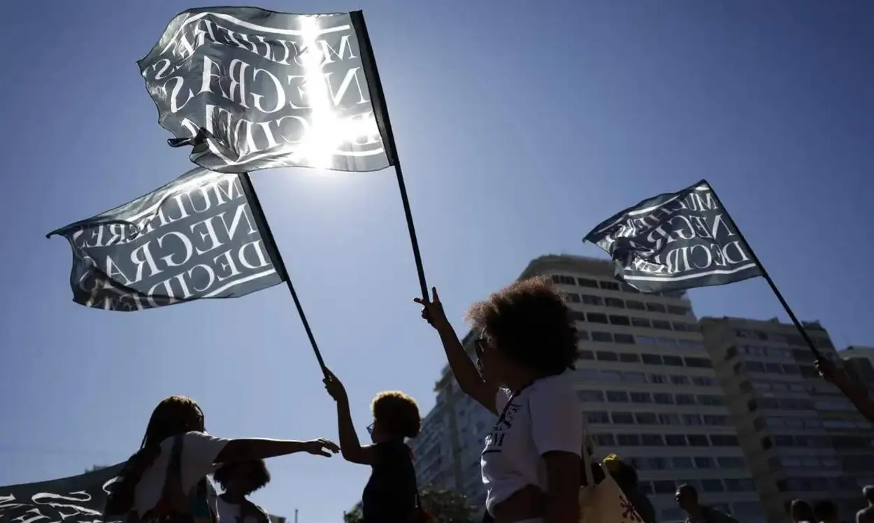 Brasil registra recorde histórico de processos criminais por racismo em 2025