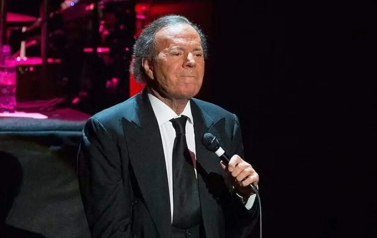 Julio Iglesias é acusado de assédio sexual por duas mulheres