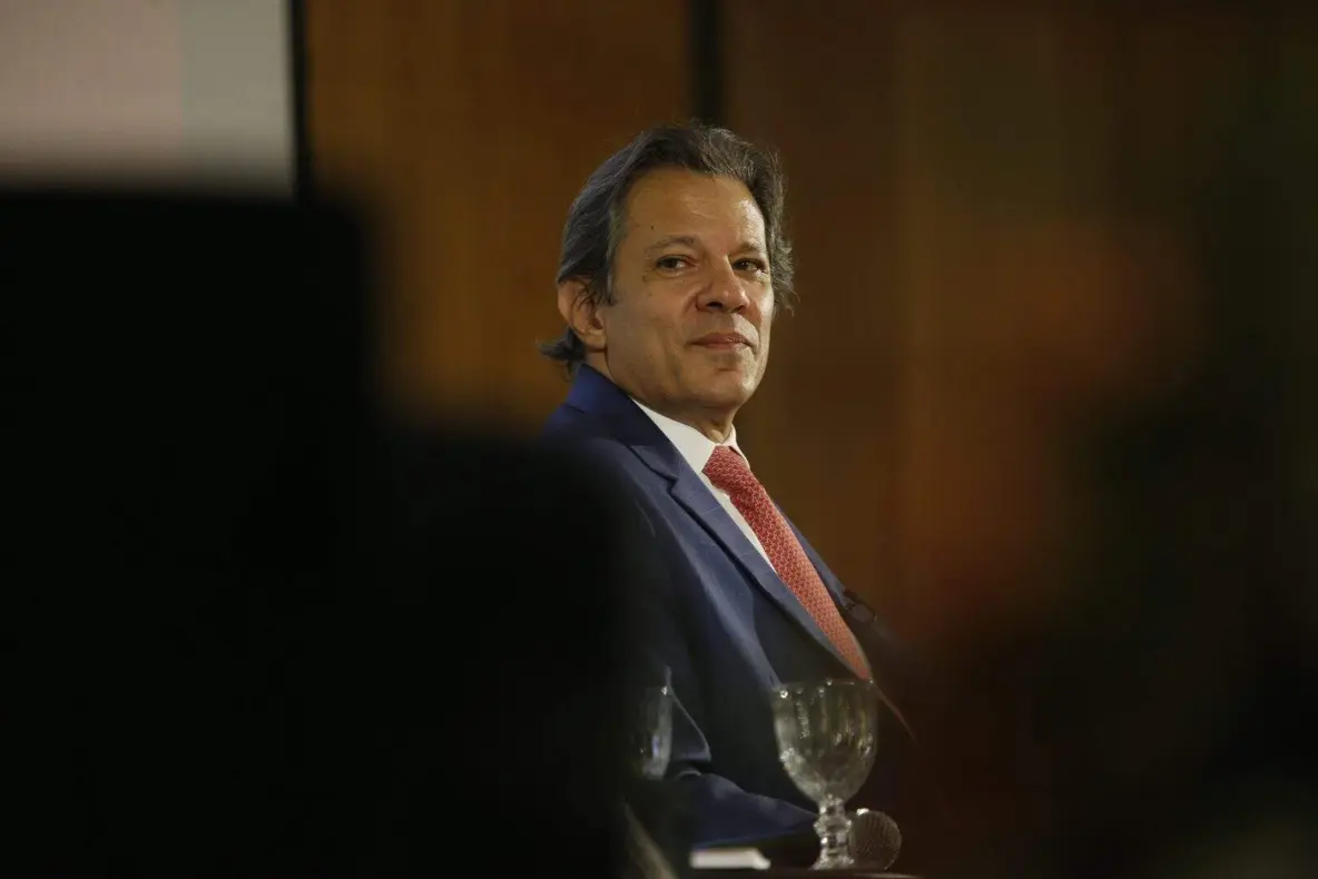 Ministro Haddad anuncia saída da Fazenda em janeiro e destaca importância do sucessor