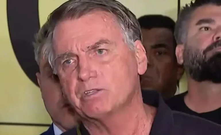 Defesa de Bolsonaro pede a Moraes autorização para remição de pena por leitura