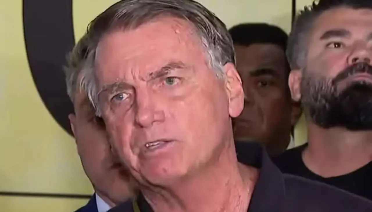 Defesa de Bolsonaro pede a Moraes autorização para remição de pena por leitura