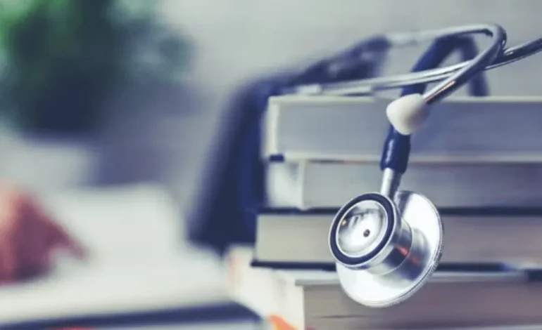 MEC Reprova 107 Cursos de Medicina no Enamed 2025 e Aplica Sanções Severas