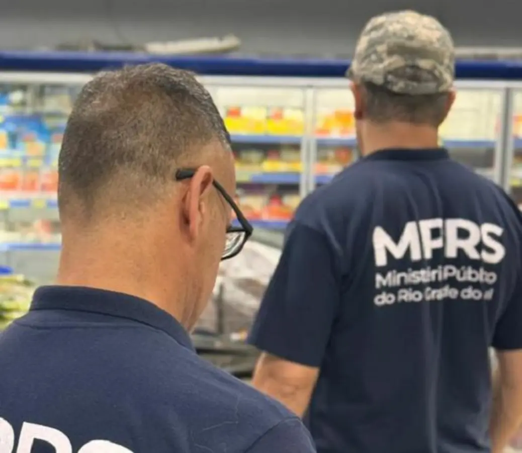 MP apreende mais de três toneladas de alimentos impróprios em Arroio do Sal
