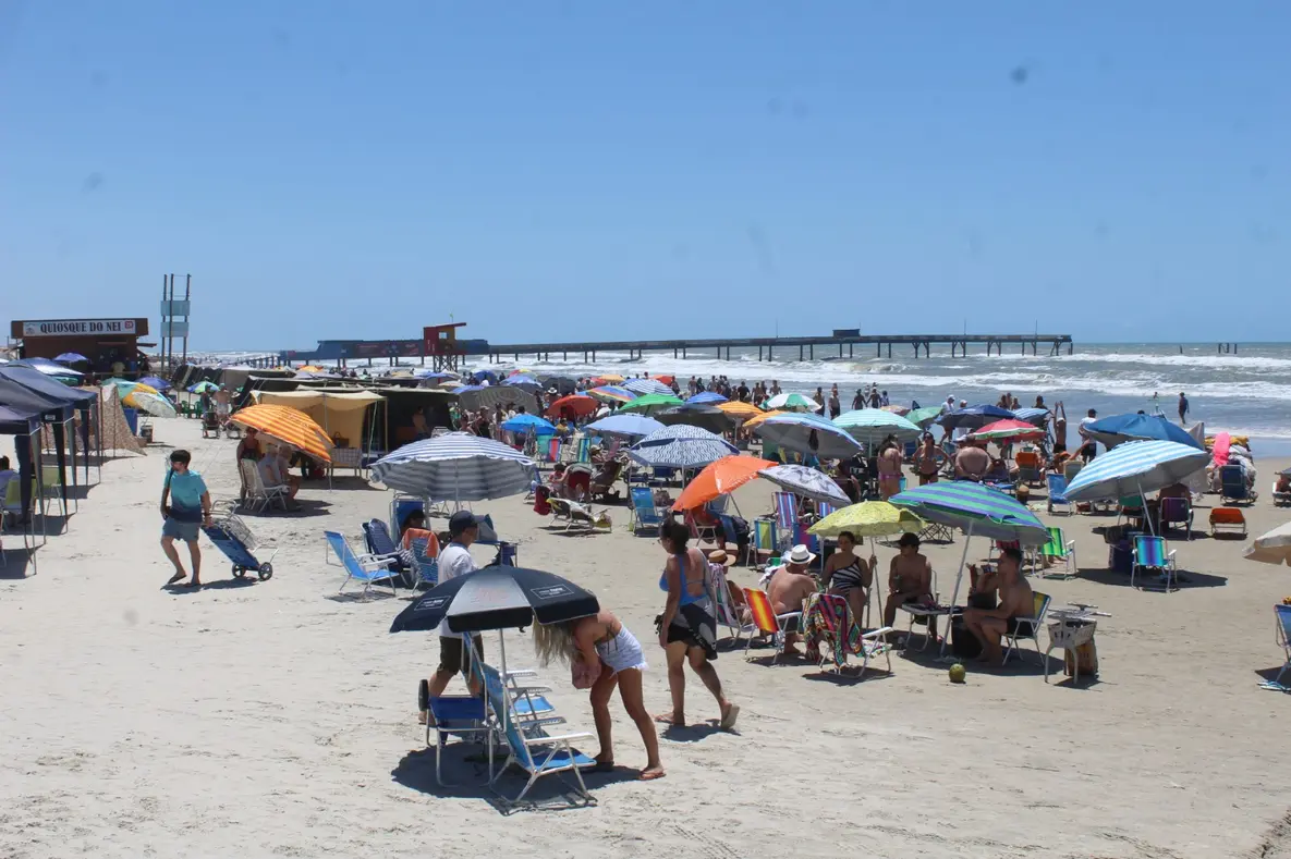 Paleta Atlântida reúne 180 mil pessoas no maior churrasco de praia do mundo