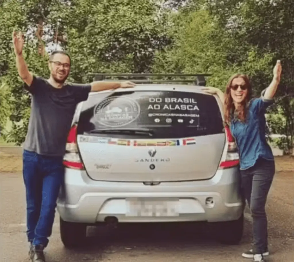 Casal gaúcho inicia expedição de dois anos rumo ao Alasca em carro popular