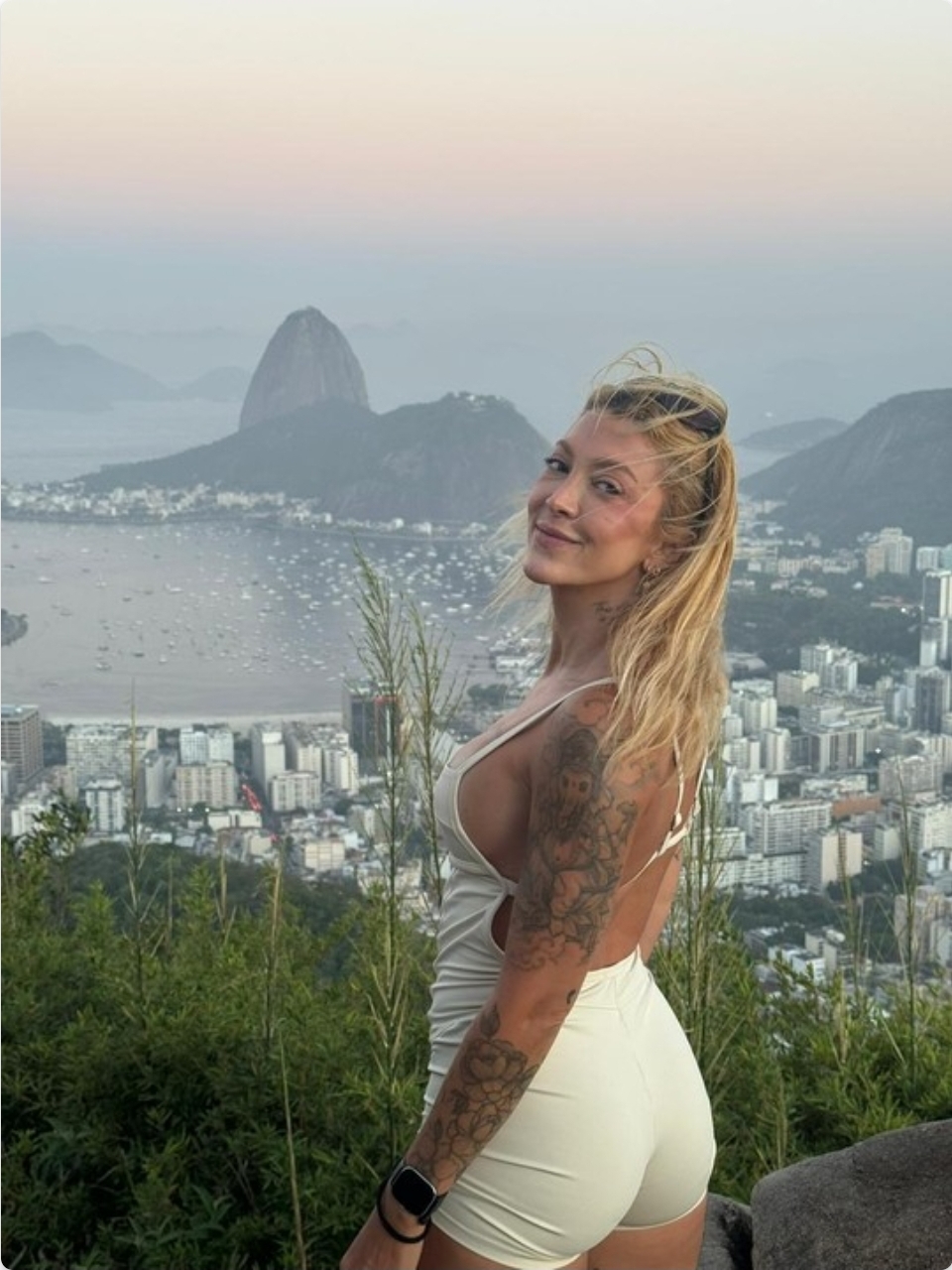 Mulher de 33 anos opta por mastectomia preventiva após descobrir mutação genética de alto risco