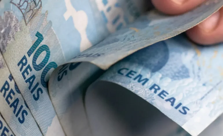 Salário mínimo sobe para R$ 1.621 a partir desta quinta-feira
