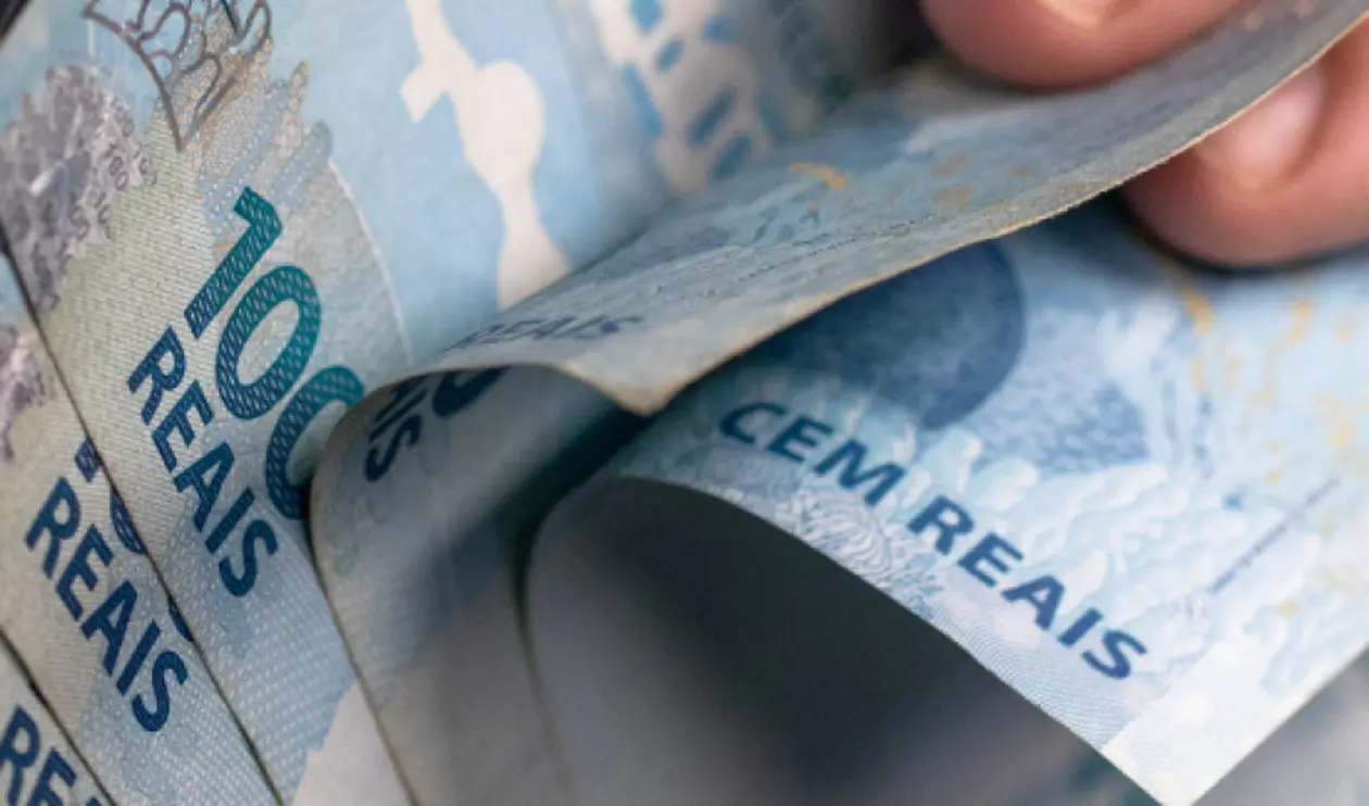 Salário mínimo sobe para R$ 1.621 a partir desta quinta-feira