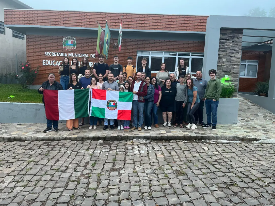 Estudantes de Progresso embarcam para intercâmbio cultural de 30 dias na Itália