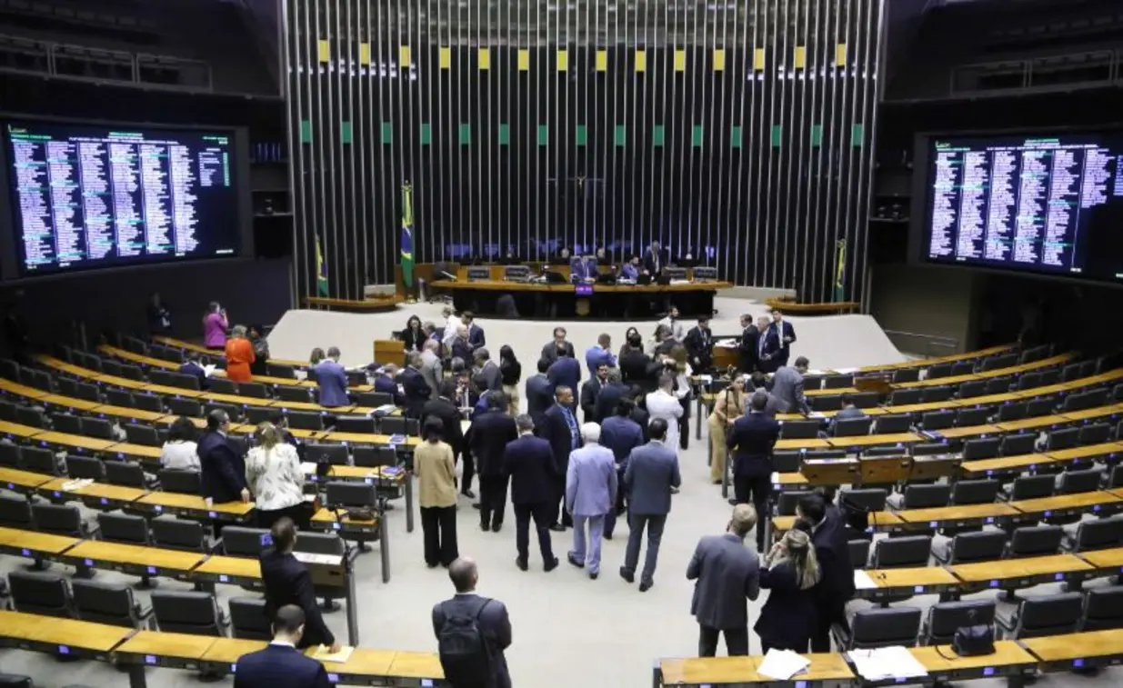 Artigo: Parlamento se aprende