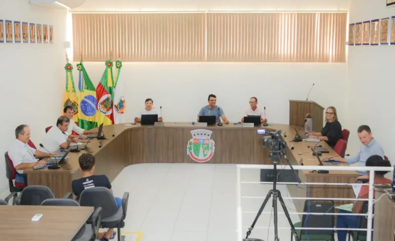 Câmara de Vereadores de Fazenda Vilanova aprova projetos de habitação e valorização do magistério em sessão ordinária