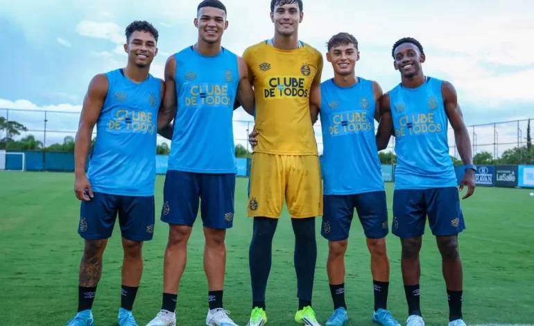 Grêmio promove cinco jogadores da base ao time principal