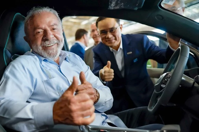 Lula comenta sobre alta com gastos em pets e diz que “chineses não devem ter esse problema”.