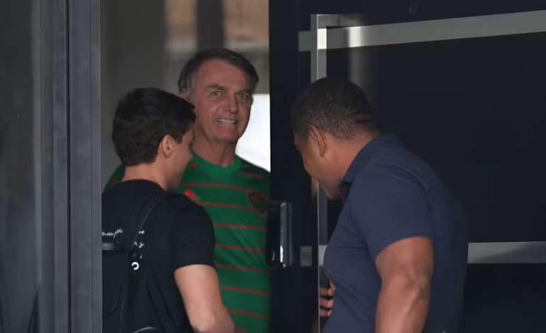 Moraes autoriza prisão domiciliar a Bolsonaro por 90 dias