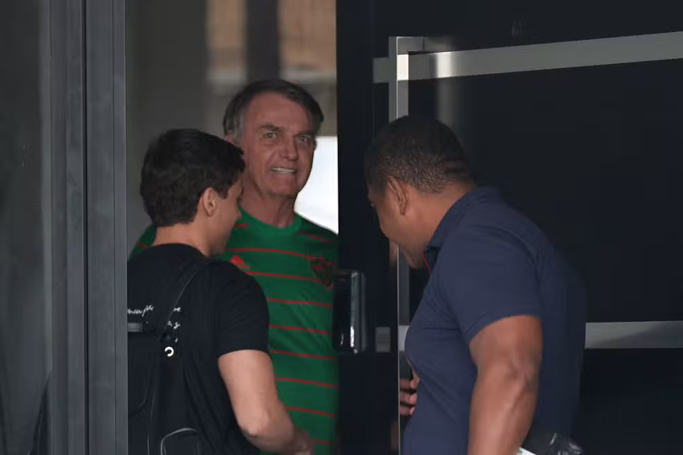 Moraes autoriza prisão domiciliar a Bolsonaro por 90 dias
