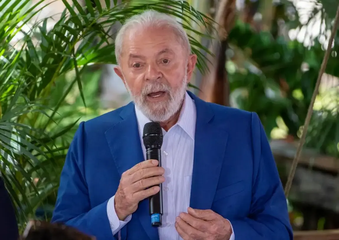 Lula afirma que o governo apresentará solução para o endividamento de famílias brasileiras