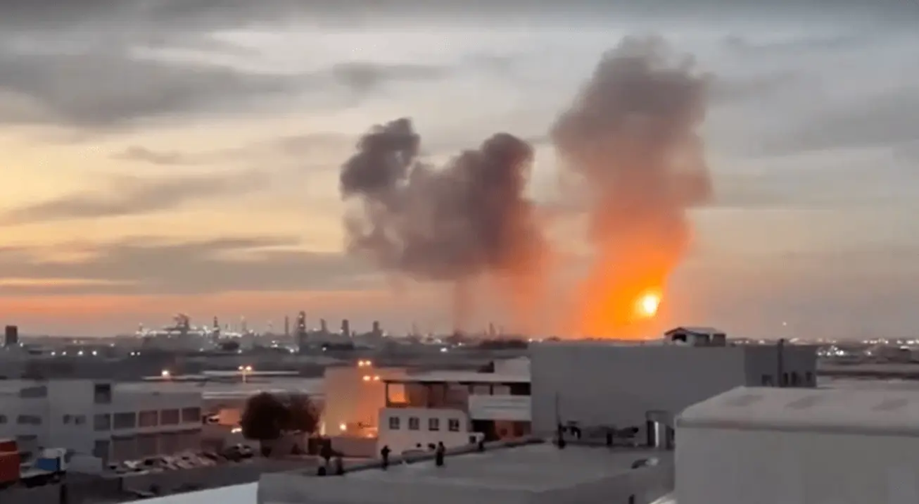Irã afirma ter bombardeado bases militares dos EUA nos Emirados Árabes e Bahrein