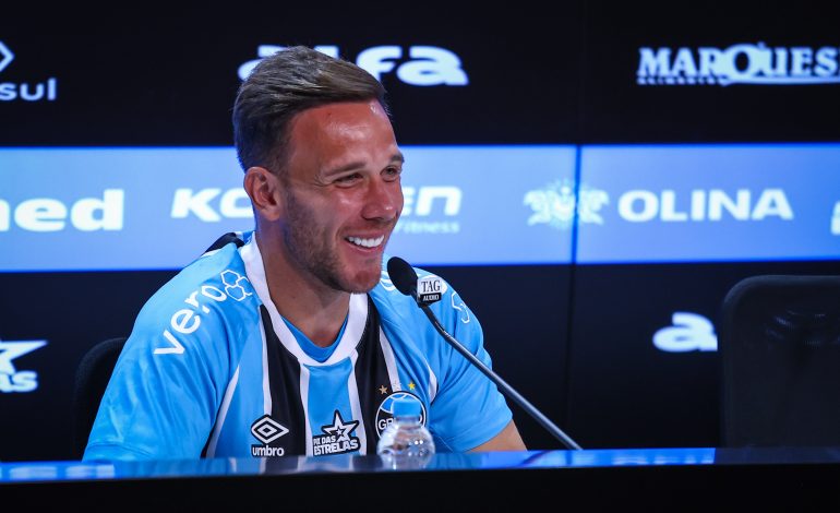 Grêmio abre negociações para renovar com titulares e prioriza permanência de Arthur